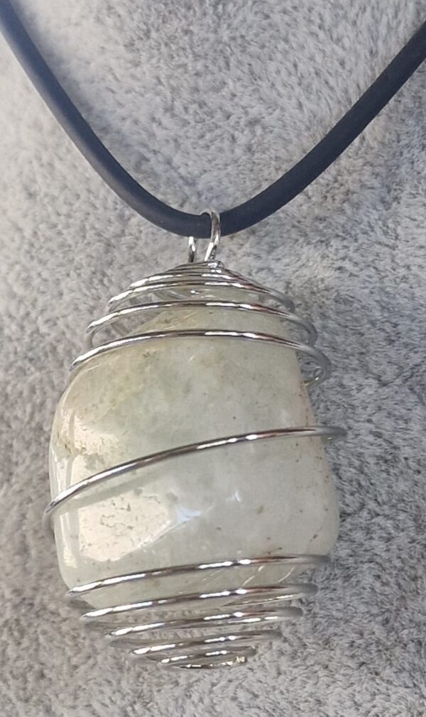 Ciondolo con Prasiolite Pietra Burattata Lucidata - immagine 4