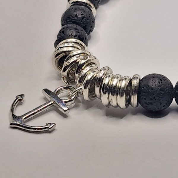 Bracciale in Pietra Lavica con Ancora - immagine 2