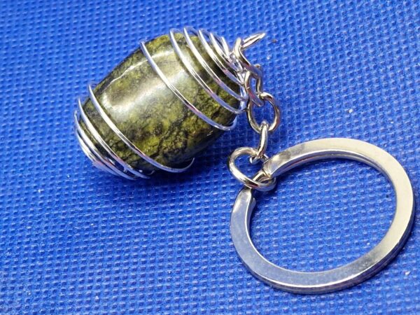 Portachiavi con Serpentino Serpentinite Pietra Burattata Lucidata - immagine 3