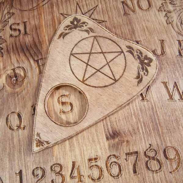 Tavola Ouija e Planchette in Legno Pirografato - immagine 2