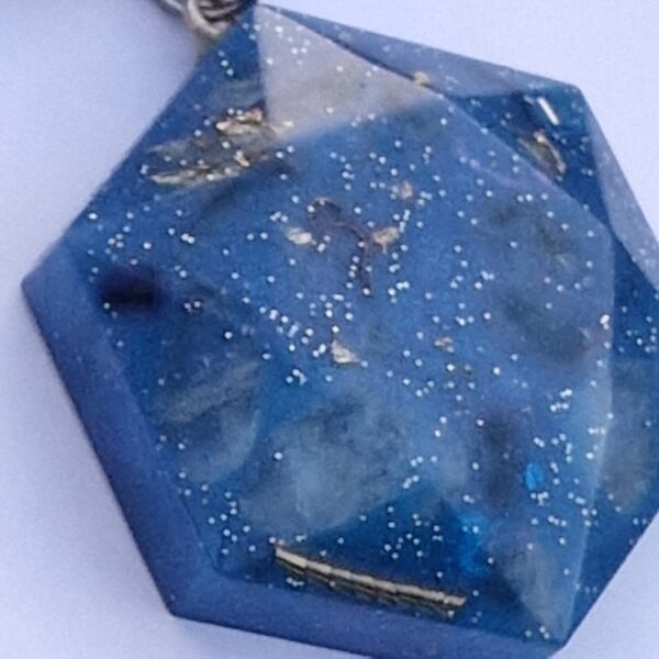 Ciondolo Azzurro con Quarzo Ialino Cristallo di Rocca in Orgonite - immagine 3