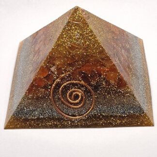 Piramide Grande in Orgonite con Corniola e Punta di Quarzo Ialino